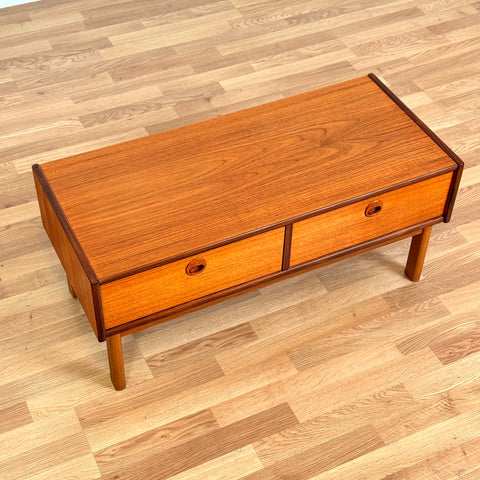Sidobord i teak, 1950-60-tal, Sverige