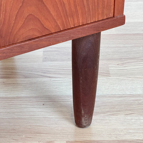 Danish teak chest of drawers, 1950s-60s. - Beyo Vintage