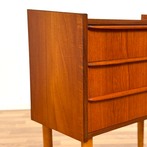 Chest of drawers in teak with 3 drawers, 1950s-60s, Denmark - Beyo Vintage