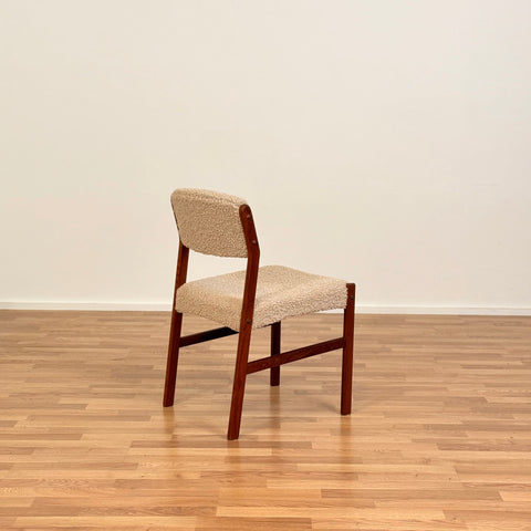 Set om 6 matstolar i teak av Henry Walter Klein