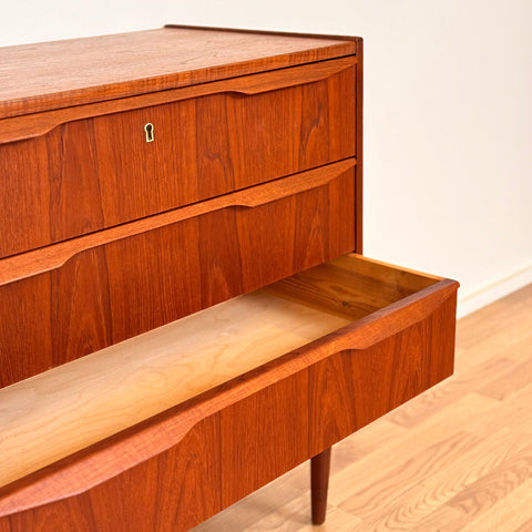 Chest of 4 drawers in teak, 1950s-60s, Denmark - Beyo Vintage