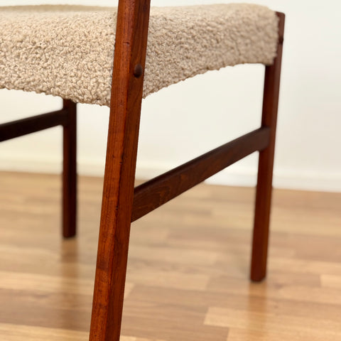 Set om 6 matstolar i teak av Henry Walter Klein