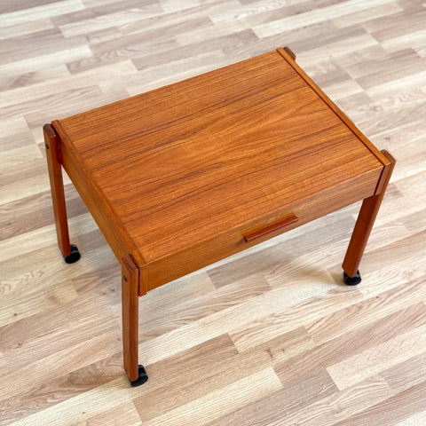 Side table in teak, 1950s-60s, Denmark - Beyo Vintage