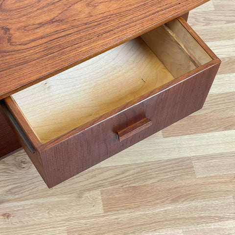 Side table, teak, 1950s. - Beyo Vintage