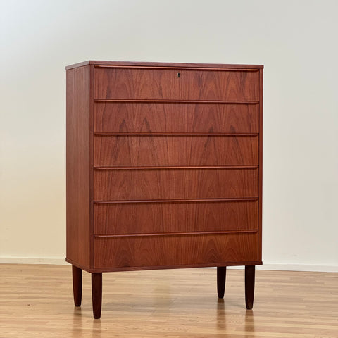 Danish teak chest of drawers, 1950s-60s. - Beyo Vintage
