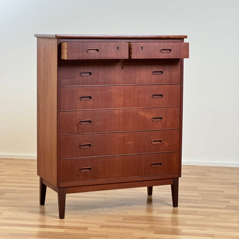 Chest of drawers in teak, Denmark, 1950s-60s. - Beyo Vintage