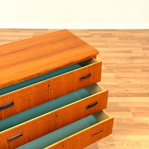 Chest of drawers in teak & beech