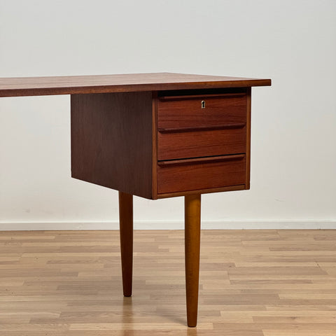 Writing desk in teak, Denmark, 1950s-60s. - Beyo Vintage