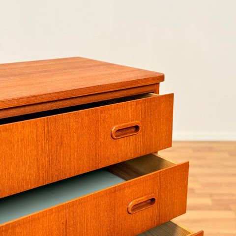 Chest of drawers in teak & beech