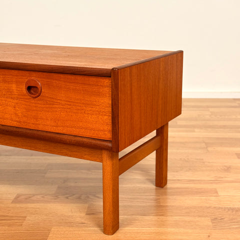 Sidobord i teak, 1950-60-tal, Sverige