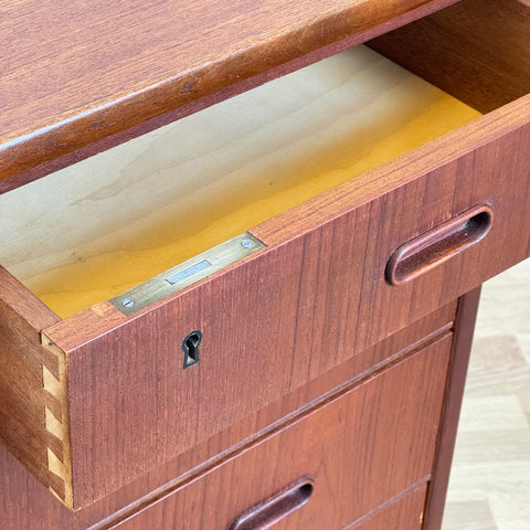 Chest of drawers in teak, Denmark, 1950s-60s. - Beyo Vintage