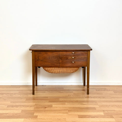 Side table in elm, 1950s-60s, Denmark - Beyo Vintage