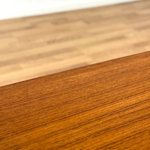 Side table in teak, 1950s-60s, Denmark - Beyo Vintage