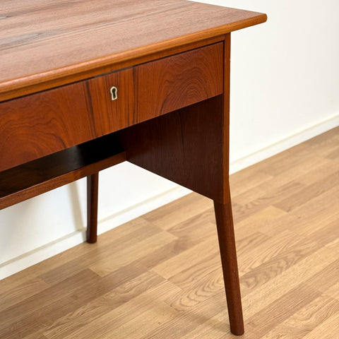 PRICE Small writing desk in teak, 1950s-60s, Denmark - Beyo Vintage
