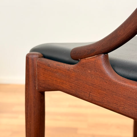 Set om 4 matstolar i teak av Johannes Andersen för Uldum, 1950-60-tal, Danmark
