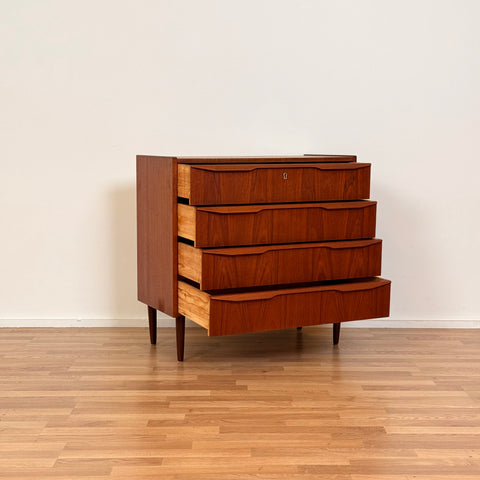 Chest of 4 drawers in teak, 1950s-60s, Denmark - Beyo Vintage