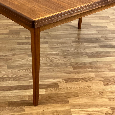 Dining table in walnut, Skaraborg, Sweden - Beyo Vintage