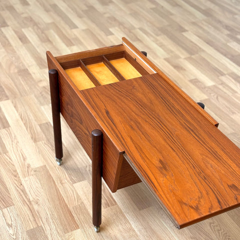 Side table / Sewing table in teak, 1950s-60s, Denmark - Beyo Vintage