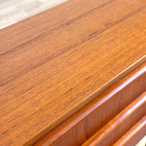 Chest of drawers in teak with 3 drawers, 1950s-60s, Denmark - Beyo Vintage