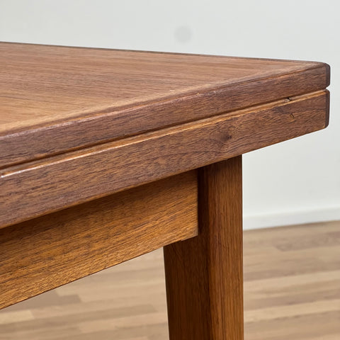 Dining table in walnut, Skaraborg, Sweden - Beyo Vintage