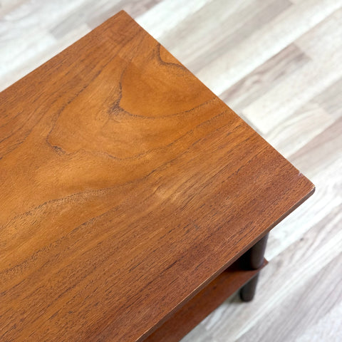 Teak Side Table – Danish Mid-Century Modern, 1950s–60s - Beyo Vintage