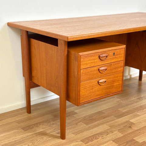 Writing desk "FM60" in teak by Kai Kristiansen for Feldballes Møbelfabrik, 1950s-60s, Denmark - Beyo Vintage