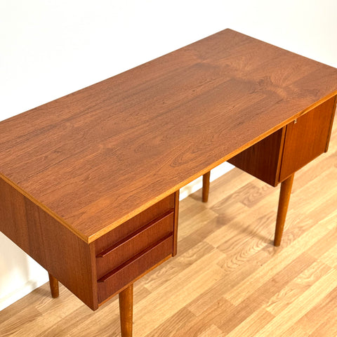Small writing desk in teak, 1950s-60s, Denmark - Beyo Vintage