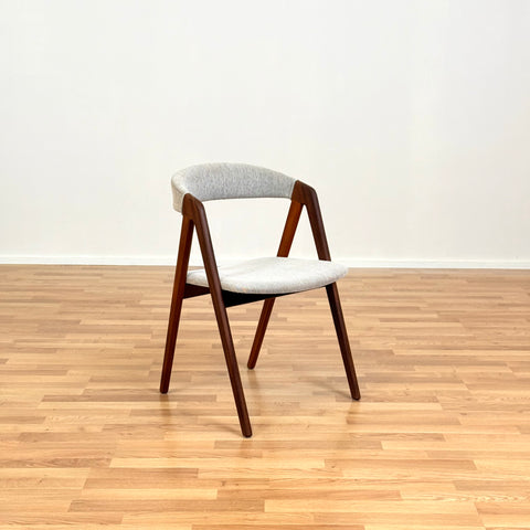 Set of 4 dining chairs in walnut, 1950s-60s, Denmark