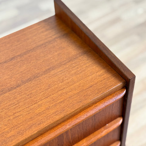 Chest of drawers in teak with 3 drawers, 1950s-60s, Denmark - Beyo Vintage