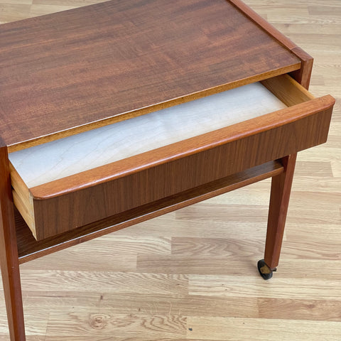 Side table in teak, Denmark, 1950s-60s. - Beyo Vintage