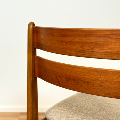 Set med 8 matstolar i teak och bok, 1950-60-tal, Danmark