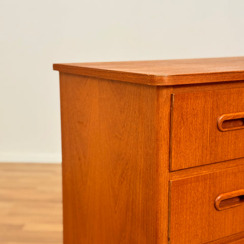 Chest of drawers in teak & beech