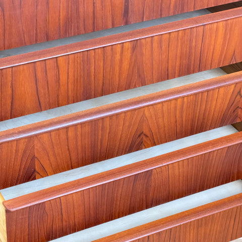 Danish teak chest of drawers, 1950s-60s. - Beyo Vintage