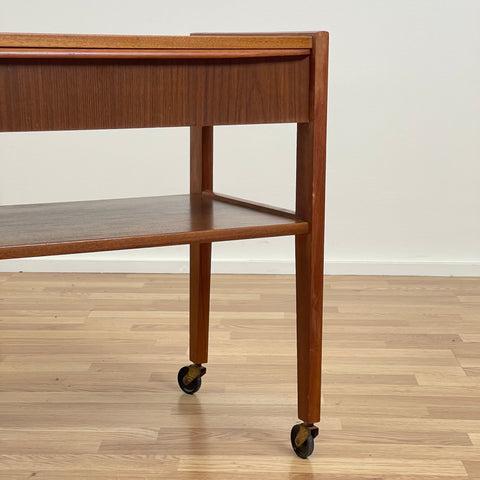 Side table in teak, Denmark, 1950s-60s. - Beyo Vintage