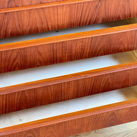 Danish teak chest of drawers, 1950s-60s. - Beyo Vintage