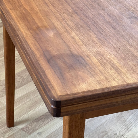 Dining table in walnut, Skaraborg, Sweden - Beyo Vintage