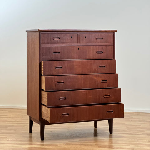 Chest of drawers in teak, Denmark, 1950s-60s. - Beyo Vintage