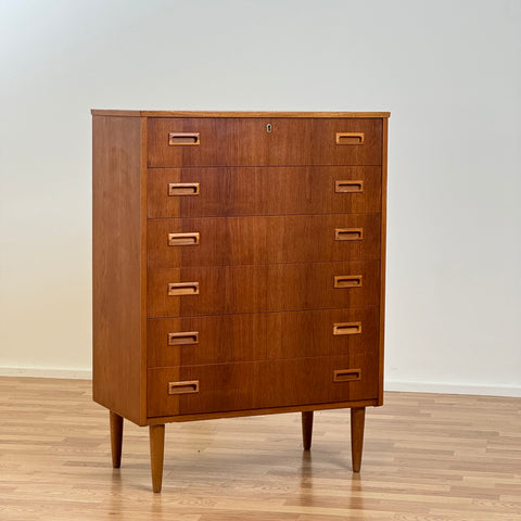 Chest of drawers in teak, Denmark, 1950s-60s. - Beyo Vintage