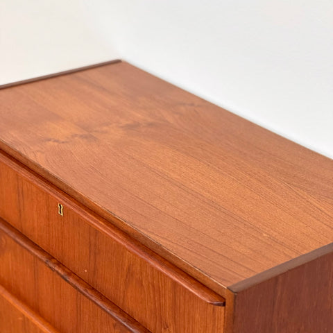 Danish chest of drawers in teak, 1950s-60s. - Beyo Vintage