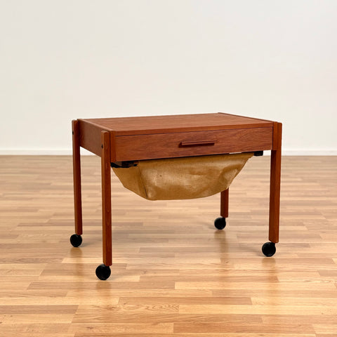 Side table in teak, 1950s-60s, Denmark - Beyo Vintage