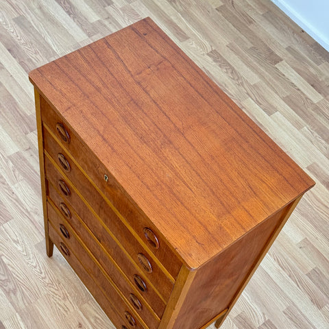 Chest of drawers in teak, Denmark, 1950-60s. - Beyo Vintage