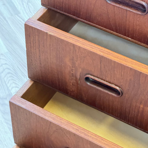 Chest of drawers in teak, Denmark, 1950s-60s. - Beyo Vintage