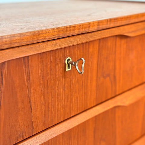 Chest of 4 drawers in teak, 1950s-60s, Denmark - Beyo Vintage