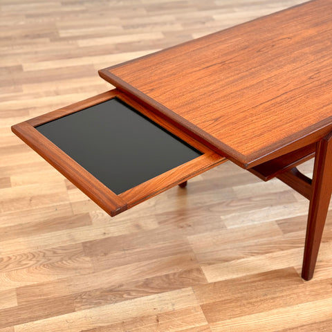 Extendable coffee table in teak, 1950s-60s - Beyo Vintage