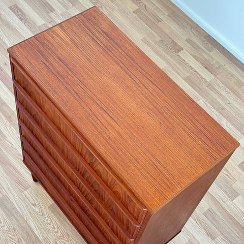 Danish teak chest of drawers, 1950s-60s. - Beyo Vintage