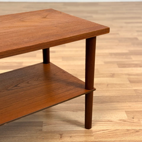 Teak Side Table – Danish Mid-Century Modern, 1950s–60s - Beyo Vintage