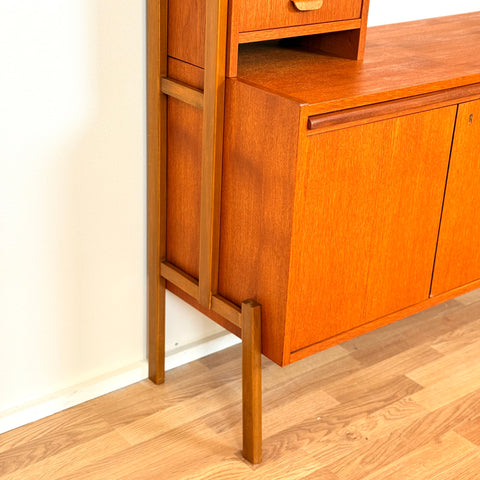 Bookshelf with pull-out desk in teak