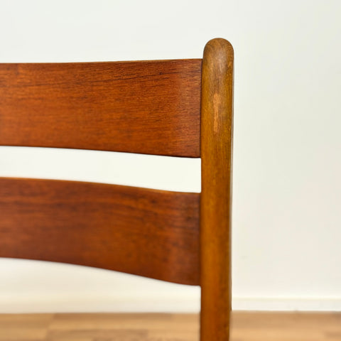 Set med 8 matstolar i teak och bok, 1950-60-tal, Danmark