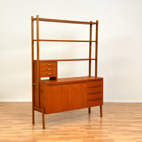 Bookshelf with pull-out desk in teak