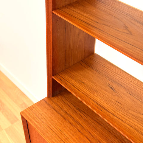 Bookshelf in teak and beech, 1960s-70s, Sweden - Beyo Vintage